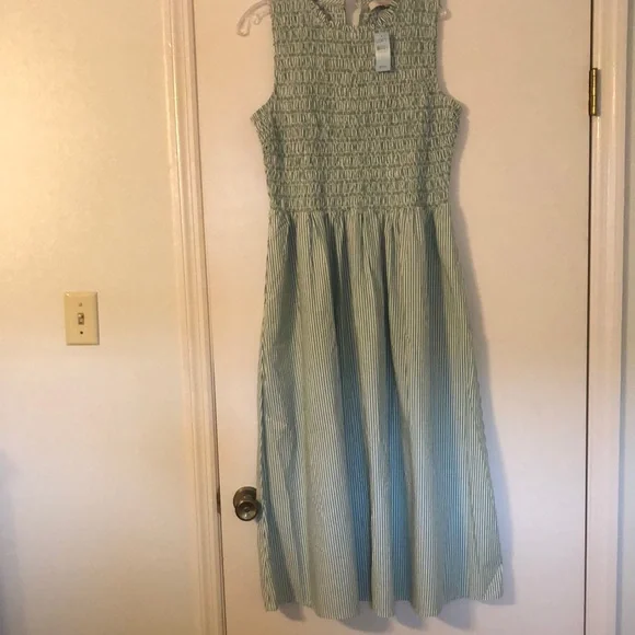 LOFT | Dresses | Loft Green Smocked Maxi Dress | Poshmark